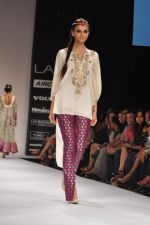 Model walk the ramp for nandita thirani and payal singhal show at Lakme Fashion Week Day 1 on 3rd Aug 2012 (62).JPG